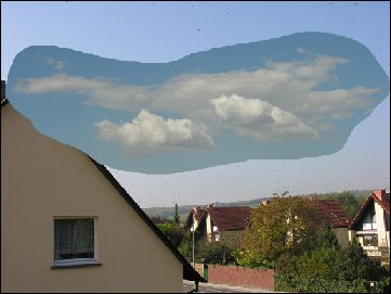 Sfondo (l'immagine originale) con il frammento (le nuvole)