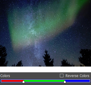 Aurora boreale rossa, verde e blu