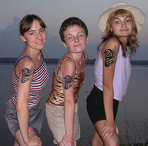 タトゥーをした女の子たち
