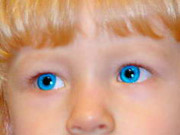 Цвет глаз ярко-голубой