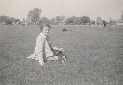 Черно-белая фотография английского парка 50-х годов XX века