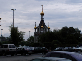 Foto oscura de una iglesia